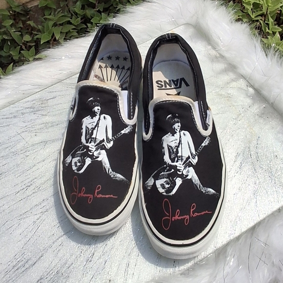 Vans + Johnny Ramone Graphic Signature Black Classic Shoes Unisex M6.5, W8 - Picture 2 of 16
